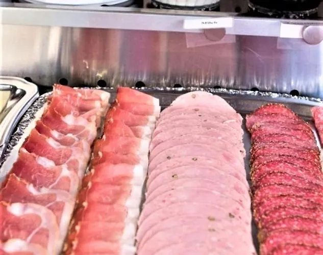 伊萨尔酒店 酒店