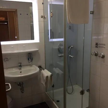 Isar מלון 3*